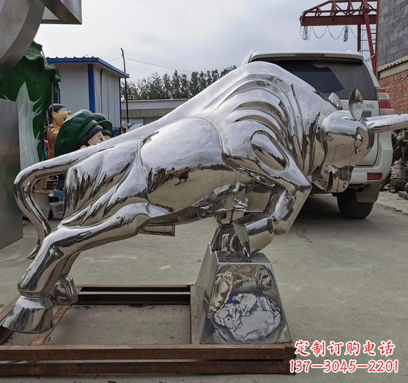 黄冈不锈钢拓荒牛雕塑象征勇敢和拼搏