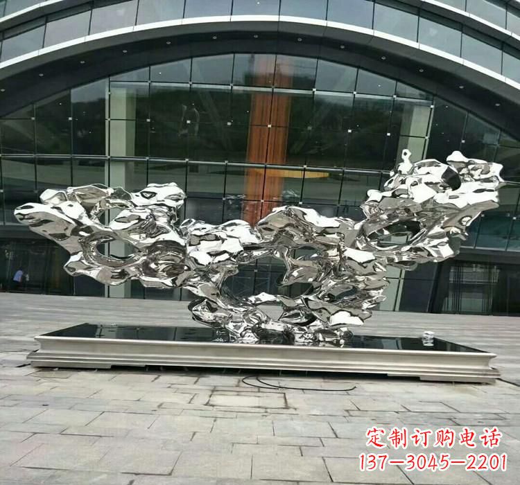 黄冈灵动的太湖石雕塑