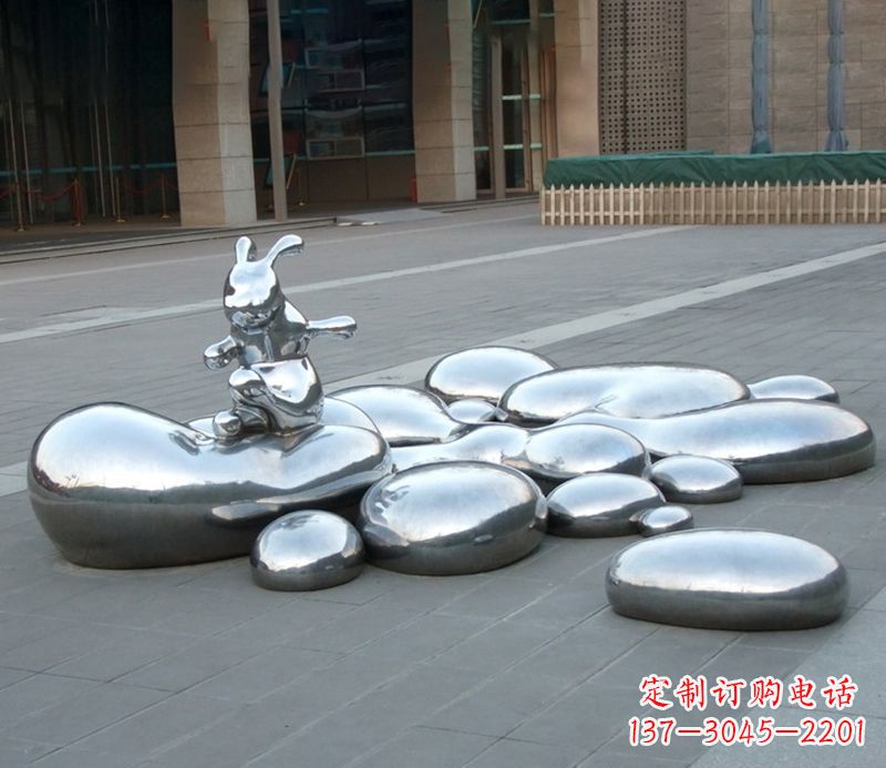 黄冈不锈钢兔子雕塑饱含艺术美感的艺术品