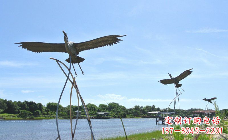 黄冈不锈钢仙鹤雕塑象征着自由之美