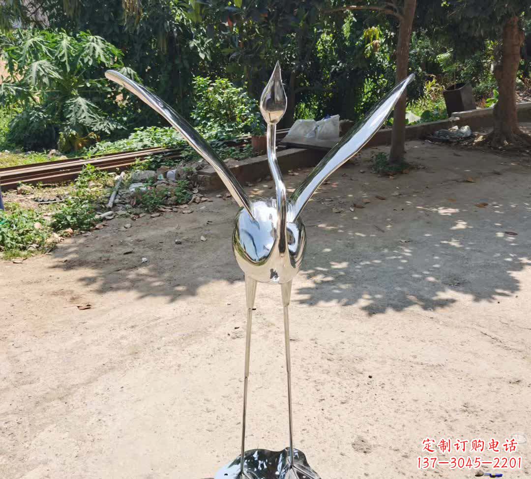 黄冈不锈钢仙鹤雕塑——传承灵动之美