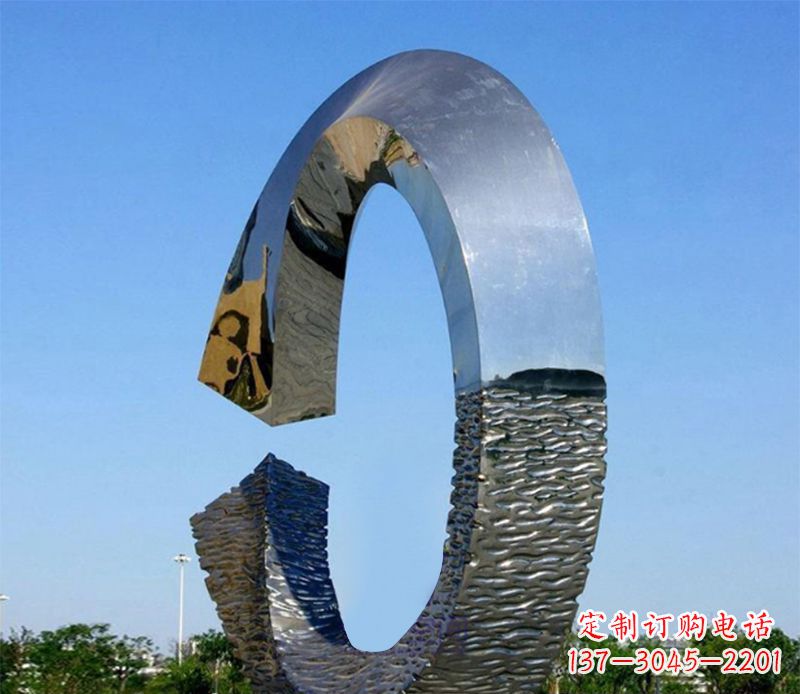 黄冈环绕着美好的景观雕塑