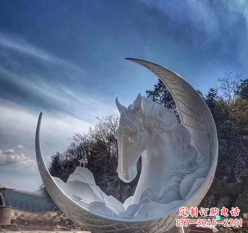 黄冈月亮的美丽缠绕——不锈钢月亮马雕塑