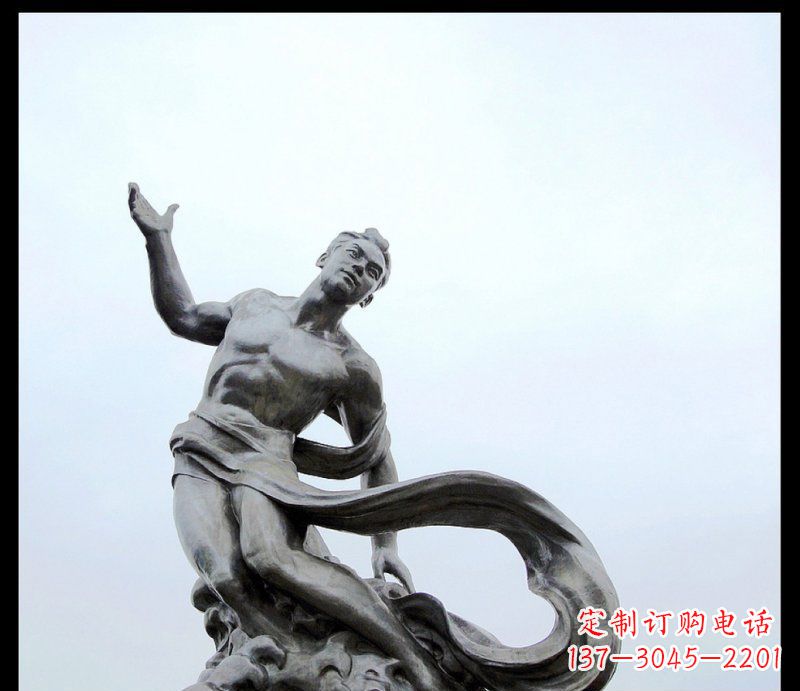 黄冈浪花上的勇敢者——不锈钢站立的男人雕塑