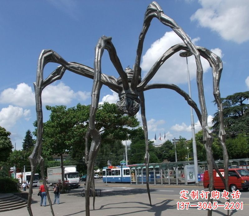 黄冈蜘蛛侠雕塑点缀不锈钢的景观