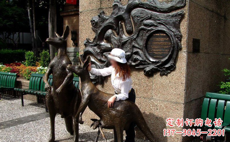 黄冈袋鼠雕塑——装点步行街的美丽风景