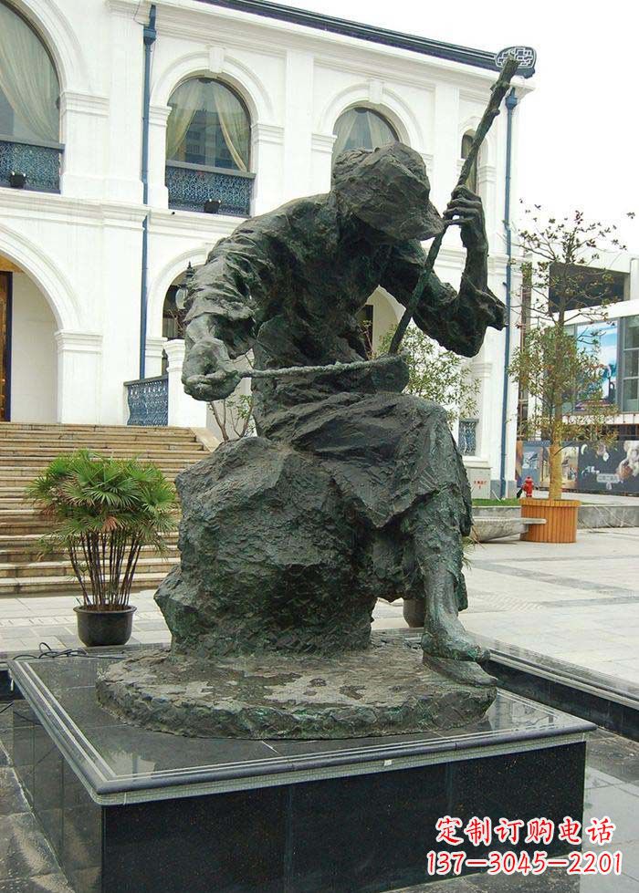 黄冈节奏轻快的二胡雕塑