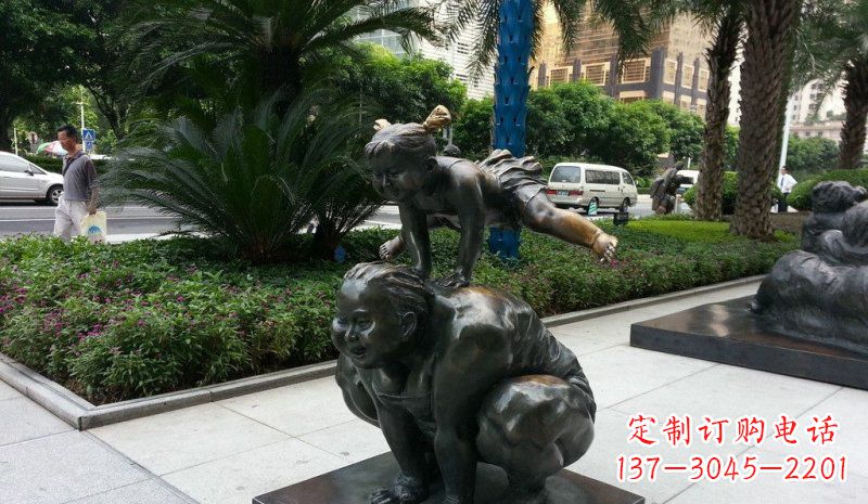 黄冈精美山羊雕塑，点缀步行街
