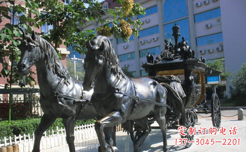 黄冈马车雕塑西方步行街的瑰宝