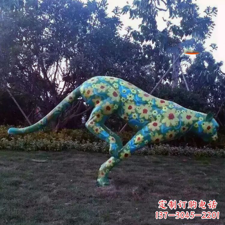 黄冈彩绘豹子雕塑-玻璃钢彩绘草坪动物摆件