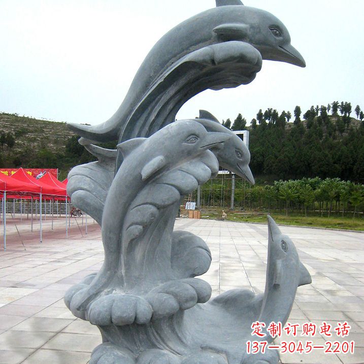 黄冈海豚雕塑凝聚着美丽与动感