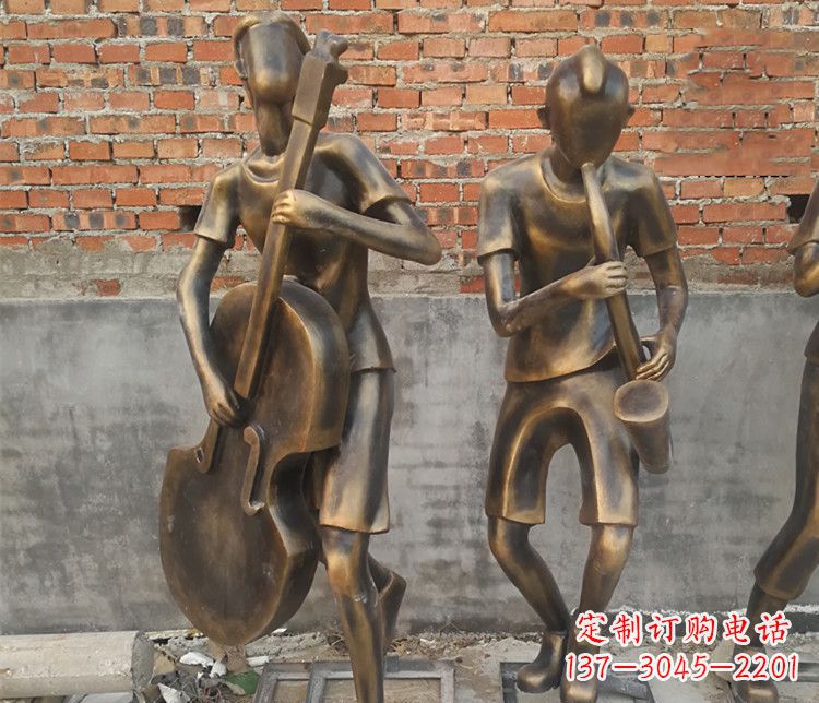 黄冈雄伟屹立——萨克斯铜雕