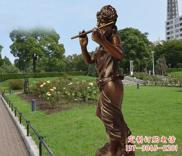 黄冈美女雕塑把美景变成静物