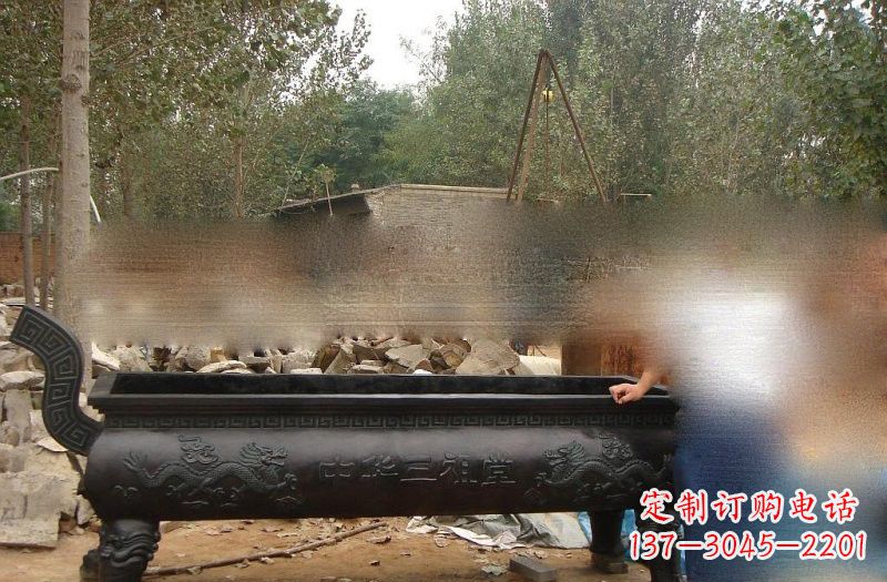黄冈祠堂方形香炉铜雕精美绝伦