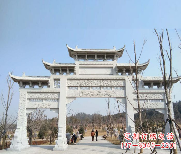 黄冈“村口三门石雕牌楼”——悠久历史的见证