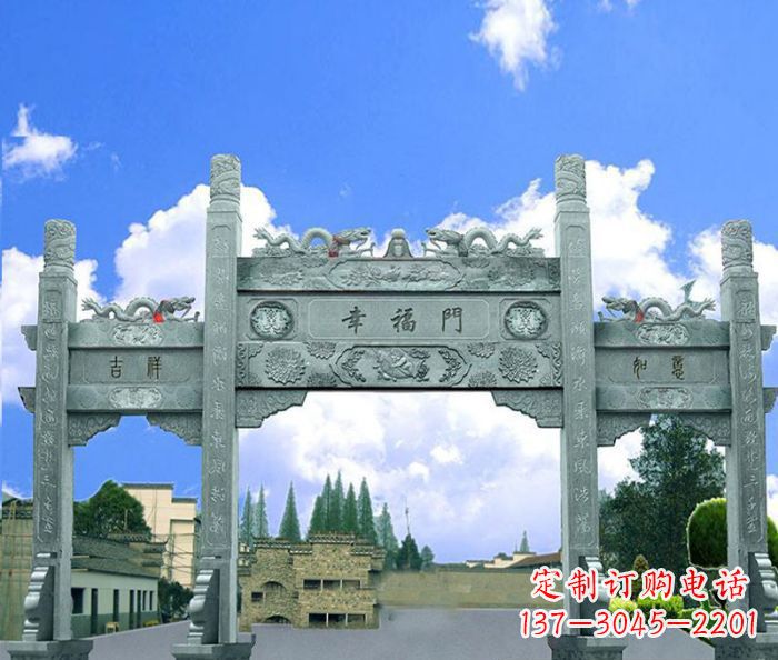 黄冈村庄三门牌坊的雕塑之美