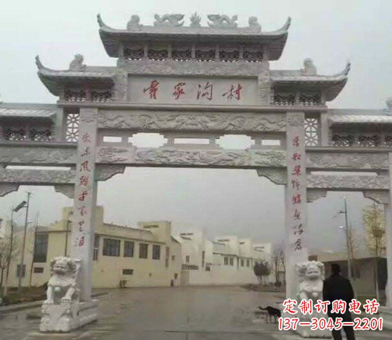 黄冈村庄三门石牌坊雕塑的历史与文化
