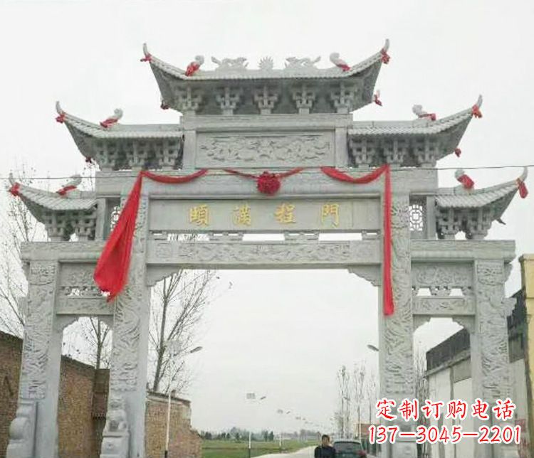 黄冈牌坊雕塑纪念历史,传承文化