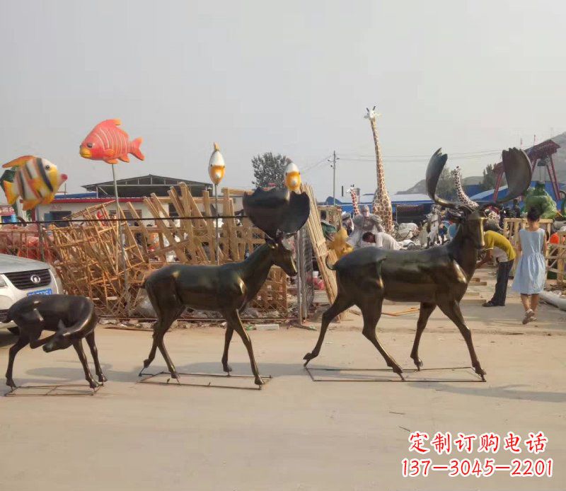 黄冈大角鹿群的铜雕美丽的艺术精品
