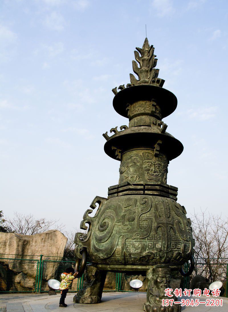 黄冈大型三足香炉寺庙铜雕塑