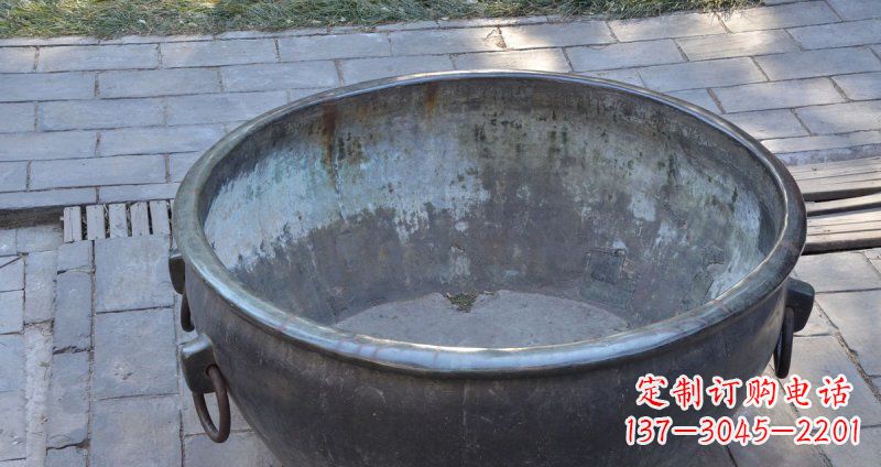 黄冈仿古纹饰铜水缸雕塑