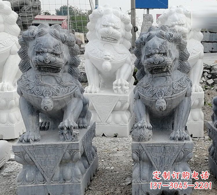 黄冈仿古做旧青石雕刻的狮子