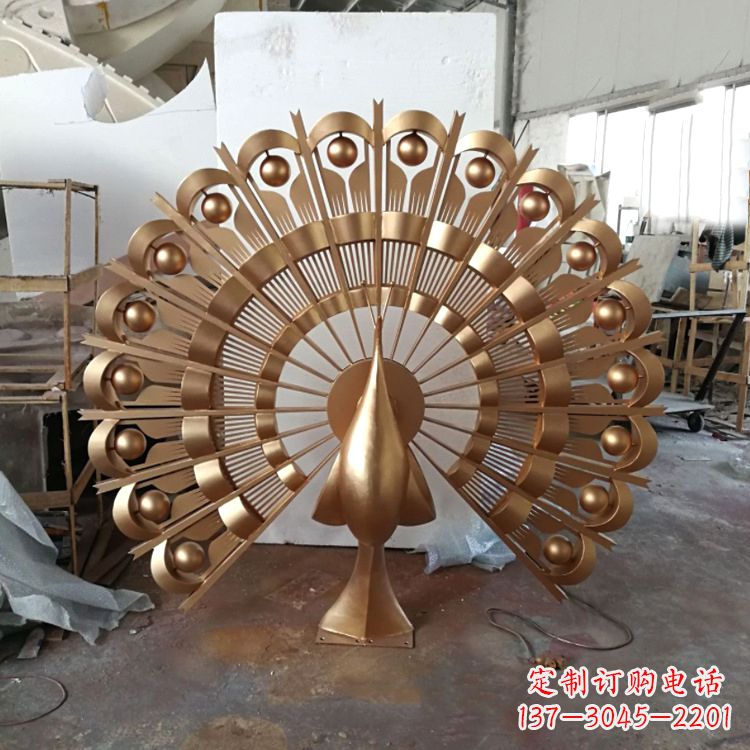 黄冈精致而又经典的仿铜色不锈钢孔雀雕塑