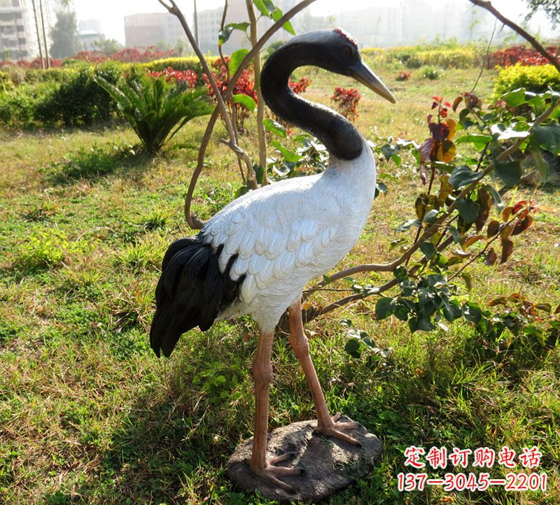 黄冈飞行的仙鹤雕塑
