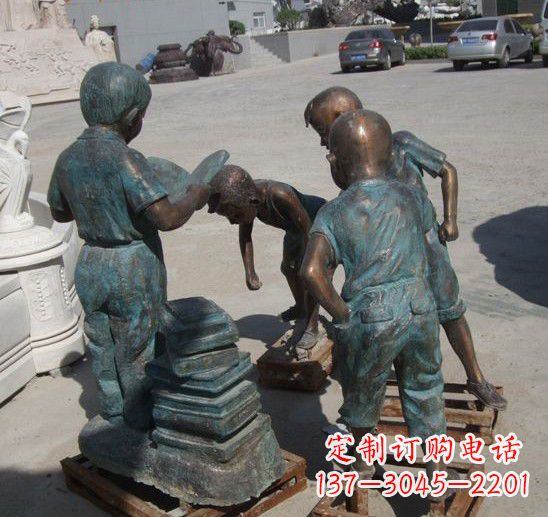 黄冈童话般的梦幻小孩铜雕塑