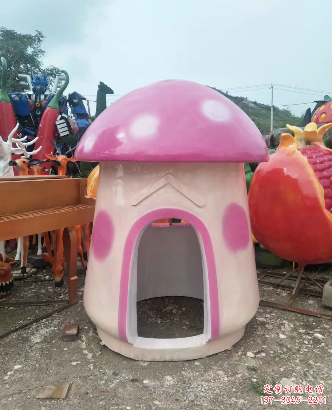 黄冈精致彩绘蘑菇屋雕塑