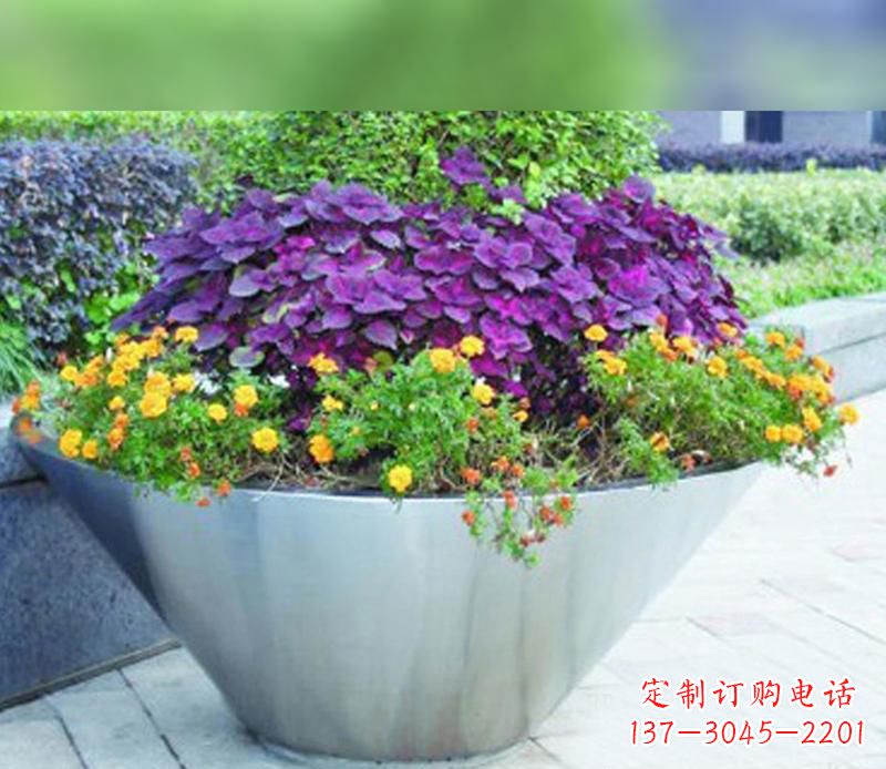 黄冈中领雕塑精致无比的花盆雕塑