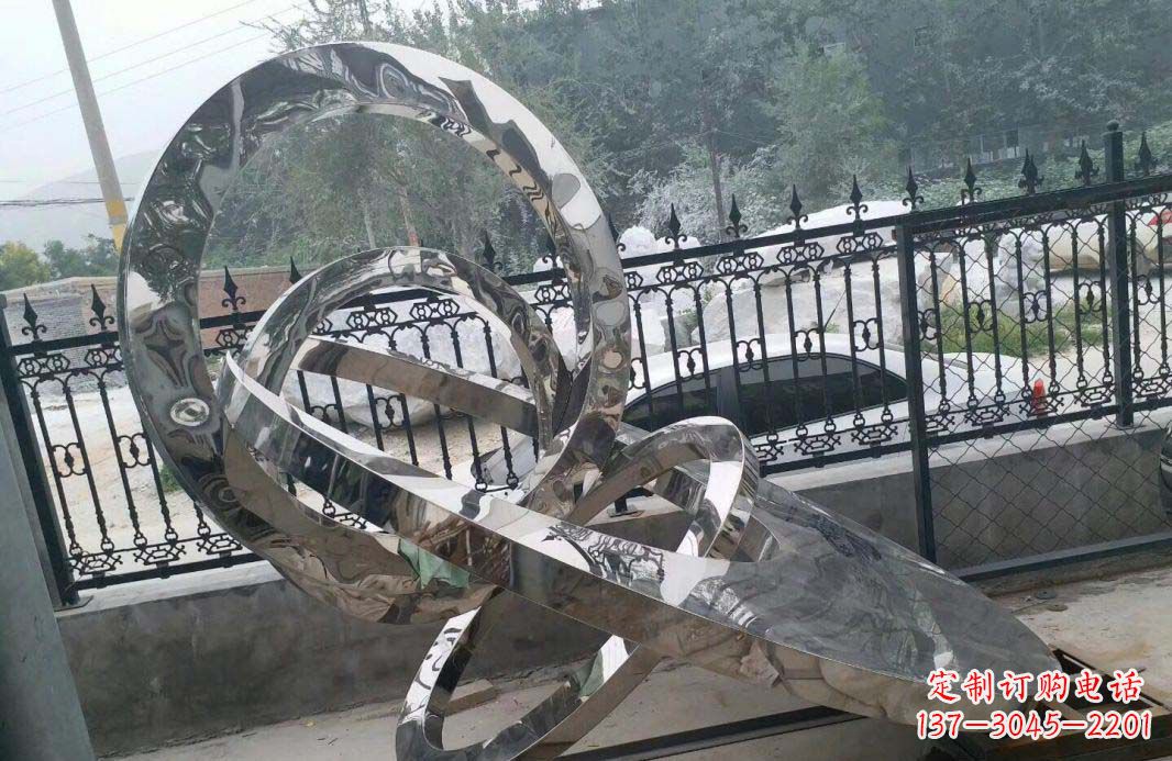 黄冈宁静湖畔,圆环景观雕塑助公园璀璨