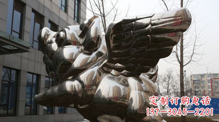 黄冈精美不锈钢大翅膀猪景观雕塑