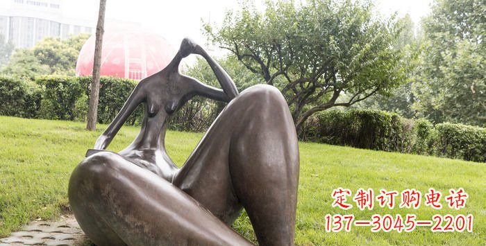 黄冈公园抽象女人景观铜雕