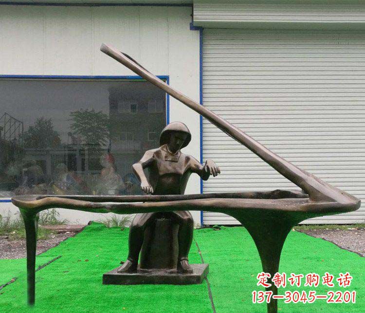 黄冈公园弹钢琴的抽象人物小品铜雕
