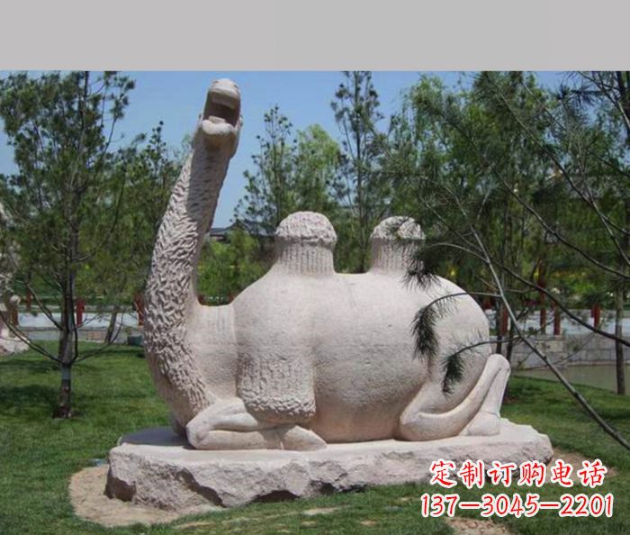 黄冈公园动物跪姿骆驼石雕