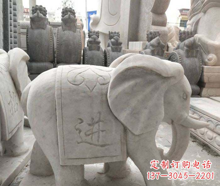 黄冈公园动物石雕小象