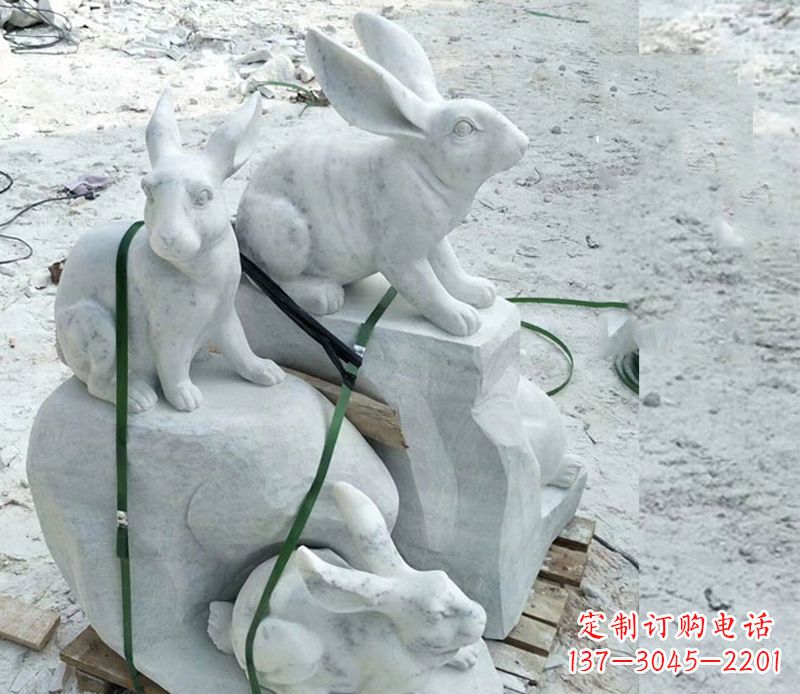 黄冈活泼可爱的兔子雕塑