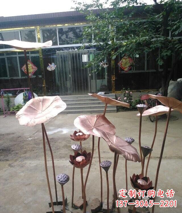 黄冈精美锻铜荷叶雕塑