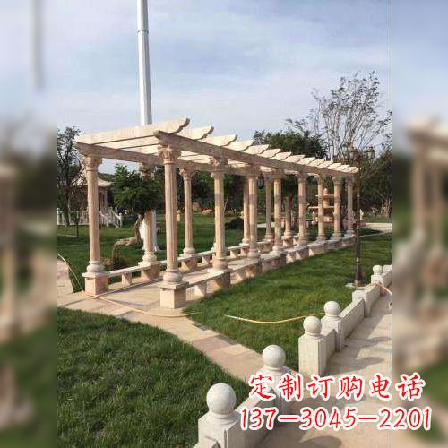 黄冈增添公园美景的长廊石雕