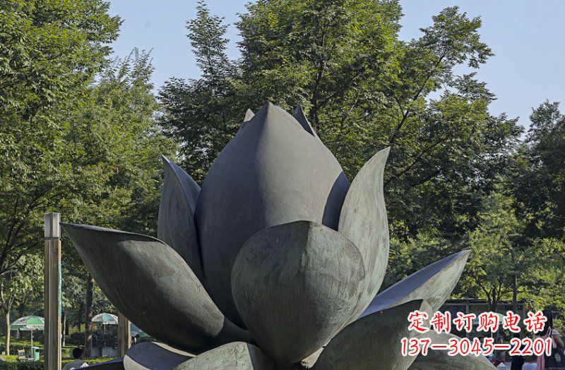 黄冈公园莲花景观铜雕