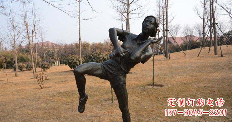 黄冈优雅美丽,练武女孩铜雕