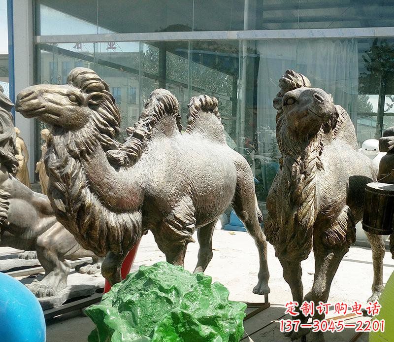 黄冈公园骆驼动物铜雕 (2)