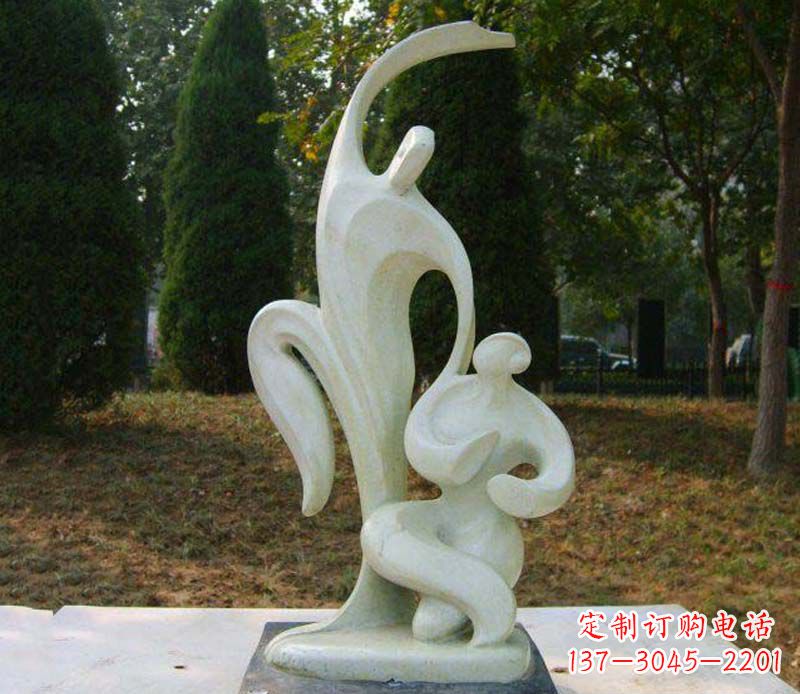 黄冈恒久之爱公园情侣抽象人物雕塑