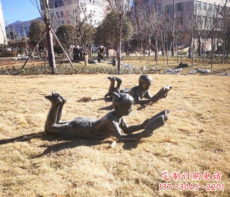 黄冈公园人物趴着看书的儿童玻璃钢仿铜雕塑