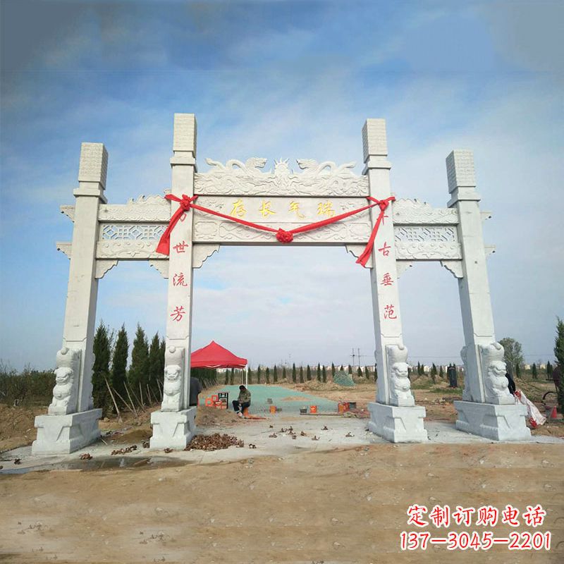黄冈公园三间四柱无楼牌坊