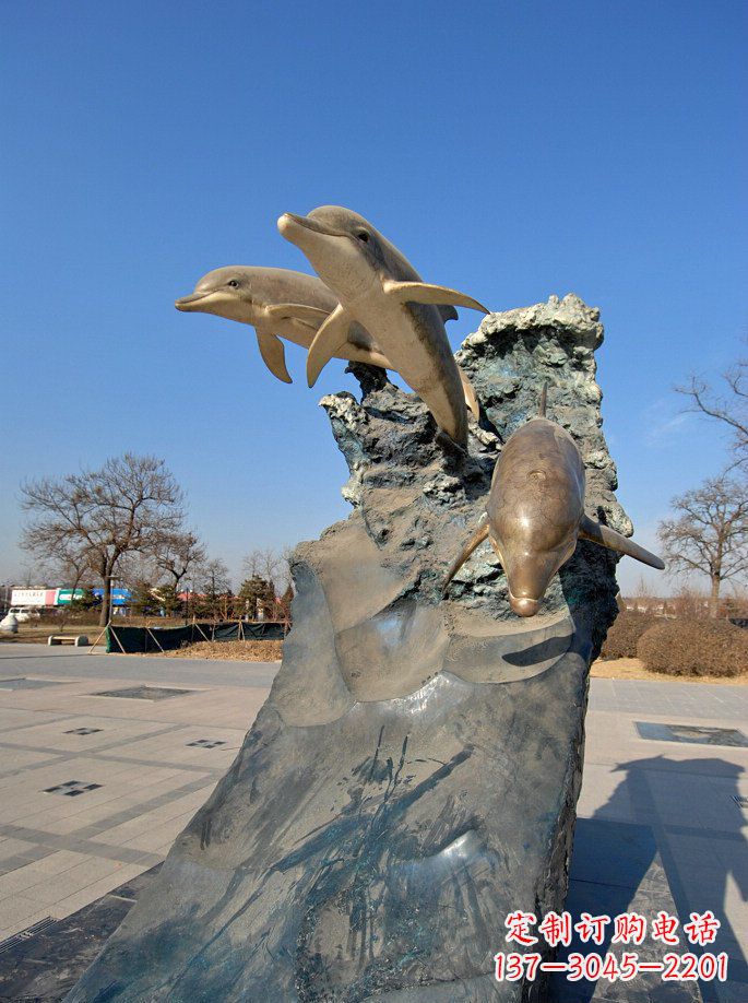 黄冈公园跳水的海豚景观雕塑