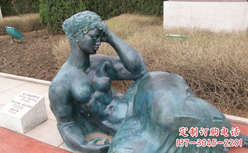 黄冈公园西方女人人物铜雕_2