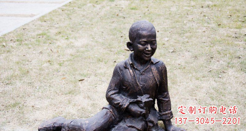黄冈公园坐在地上的小孩景观铜雕