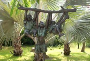 黄冈公园扶着树枝玩耍的儿童小品铜雕